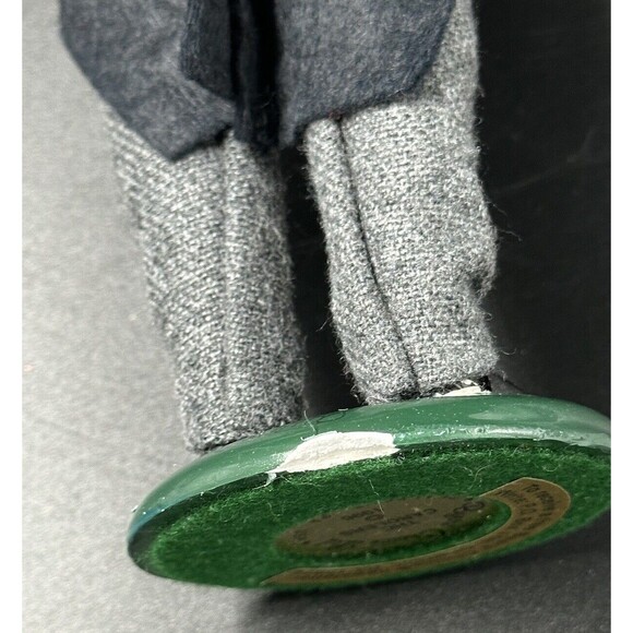Byer´s Choice Ltd. The Carolers 1996 Man in Gray Black...